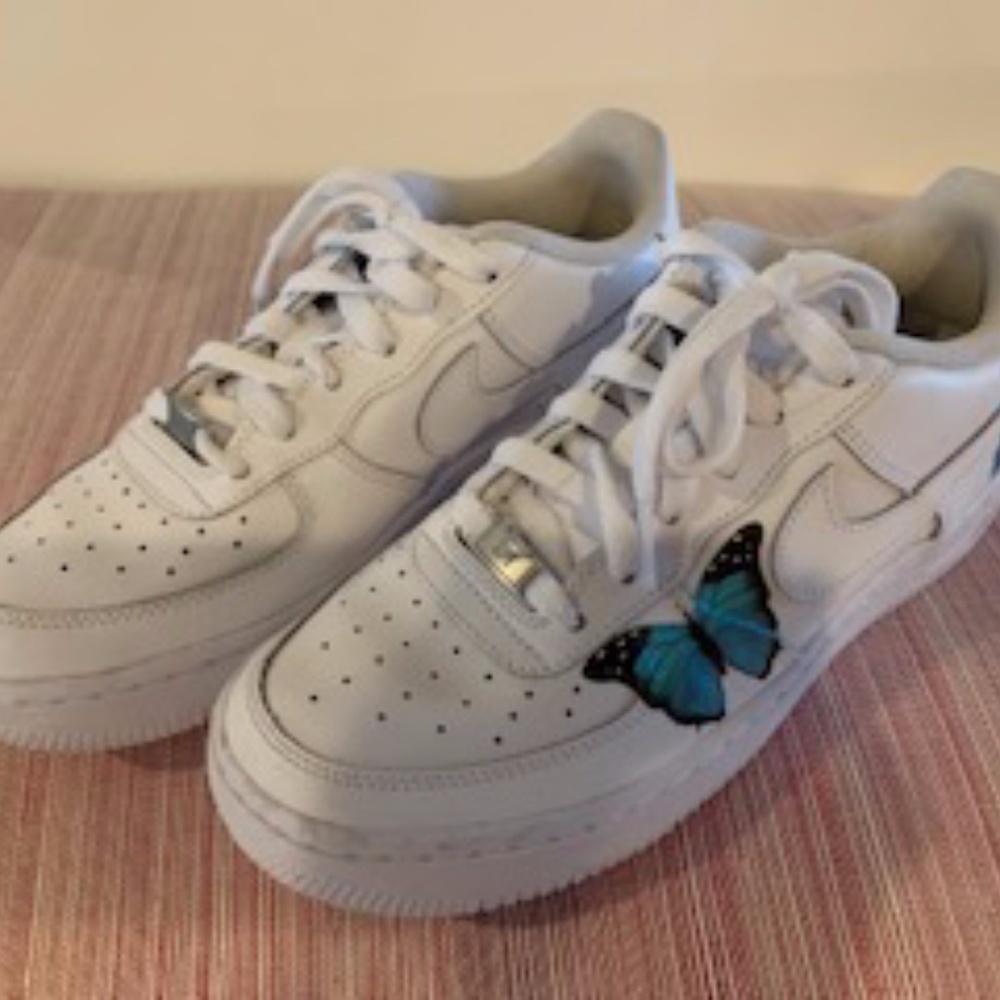 Nike Air w/Butterflies Size 7